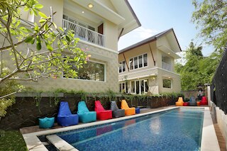 アスカラ カンッグ タウンハウス