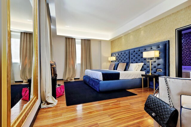 スパニッシュ・ダイヤモンド・ラグジュアリー・スイーツ&ジャクージ