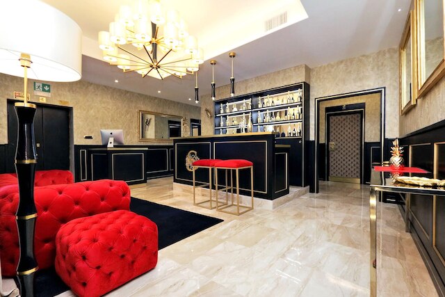 スパニッシュ・ダイヤモンド・ラグジュアリー・スイーツ&ジャクージ