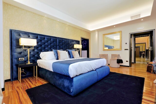 スパニッシュ・ダイヤモンド・ラグジュアリー・スイーツ&ジャクージ