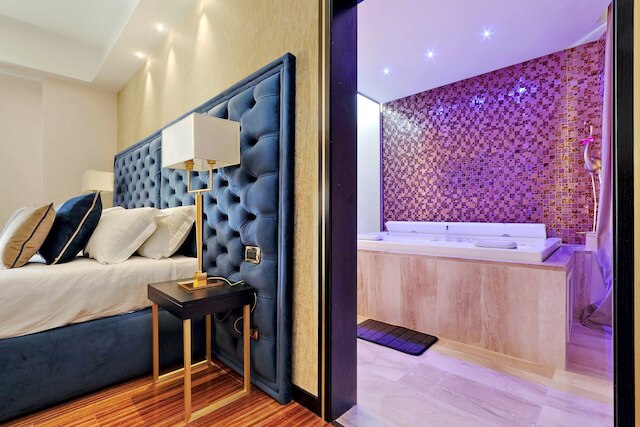 スパニッシュ・ダイヤモンド・ラグジュアリー・スイーツ&ジャクージ