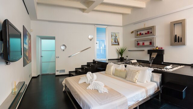 レンタル イン ローマ コスモポリタン ハイテック ラグジュアリー アパートメント