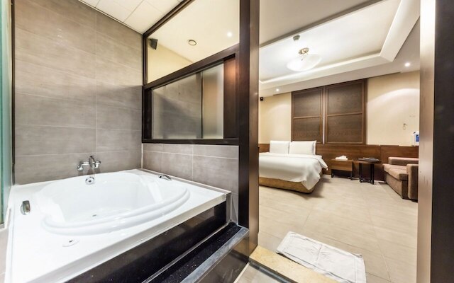 ナワン リッツ ホテル