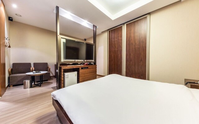 ナワン リッツ ホテル