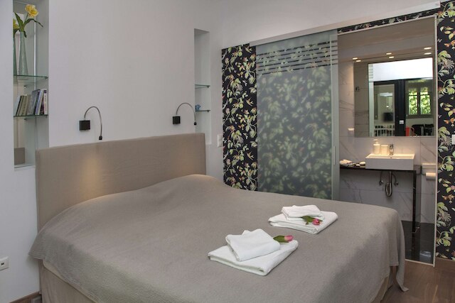 トリポドン プラカ イン ザ シェード オブ アクロポリス、GHH