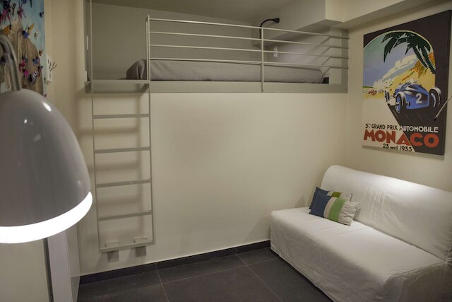 トリポドン プラカ イン ザ シェード オブ アクロポリス、GHH