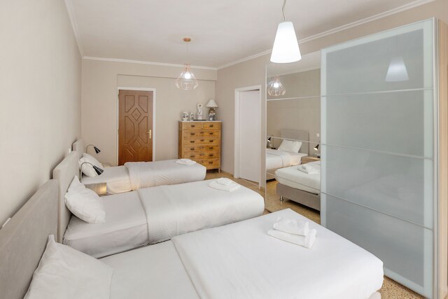 レオニダス ロフト イン ザ ハート オブ アテネ by GHH