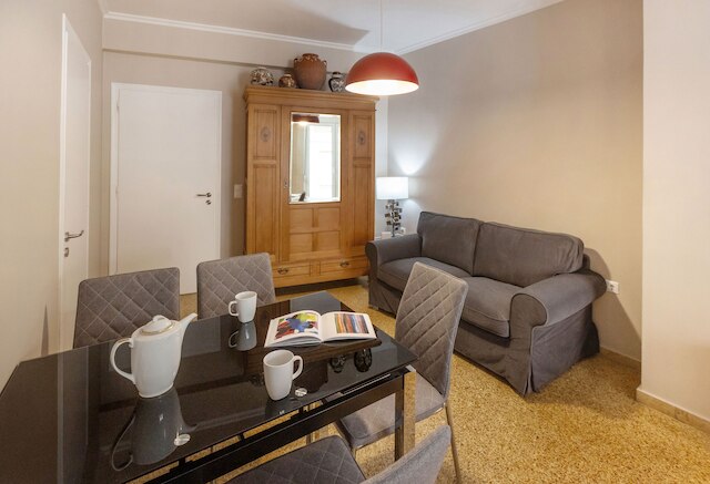 レオニダス ロフト イン ザ ハート オブ アテネ by GHH