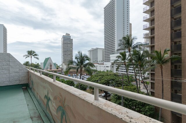 ワイキキ バンヤン - プール デッキ レベル タワー 1 スイート 610