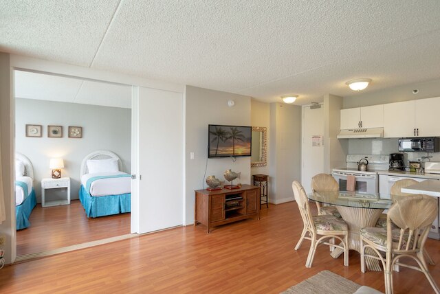 ワイキキ バンヤン - プール デッキ レベル タワー 1 スイート 610