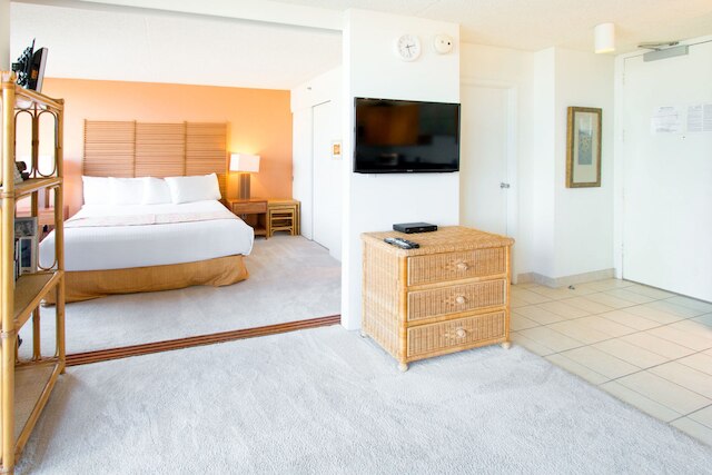 ワイキキ バンヤン - プール ビュー タワー 1 スイート 707