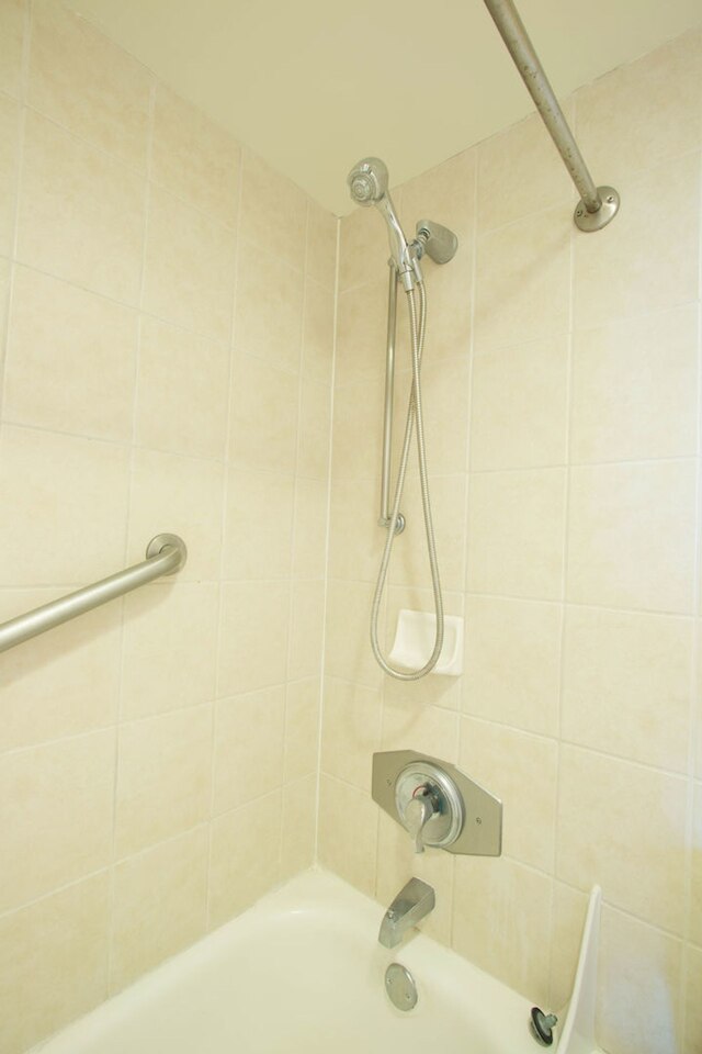 ワイキキ バンヤン - プール ビュー タワー 1 スイート 707