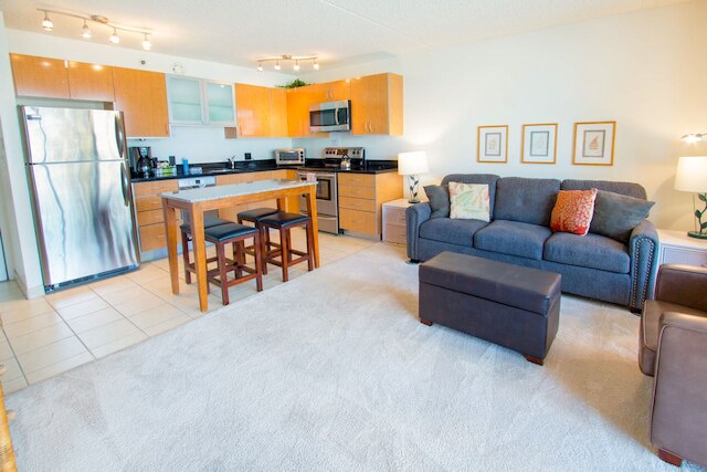 ワイキキ バンヤン - プール ビュー タワー 1 スイート 707