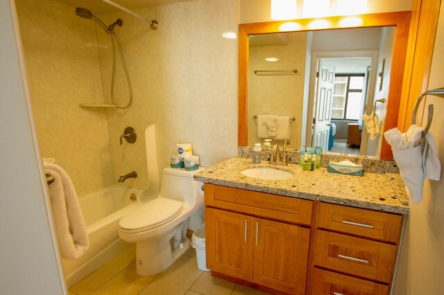 ワイキキ バンヤン - オーシャン ビュー タワー 1 スイート 2210