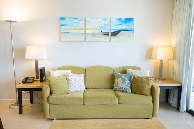 ワイキキ バンヤン - オーシャン ビュー タワー 1 スイート 2210