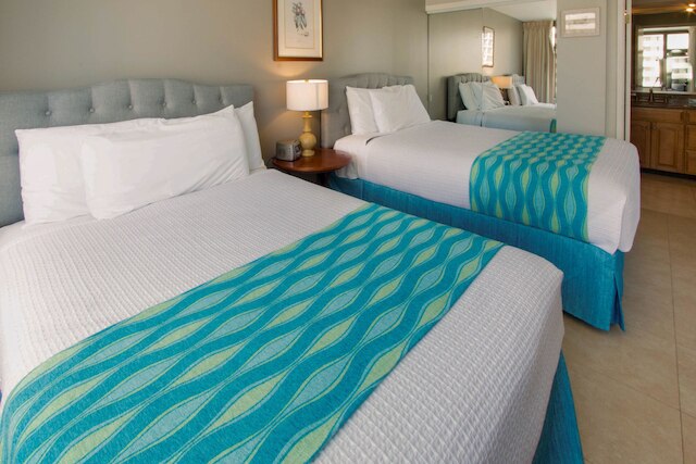 ワイキキ バンヤン - プール ビュー タワー 1 スイート 911