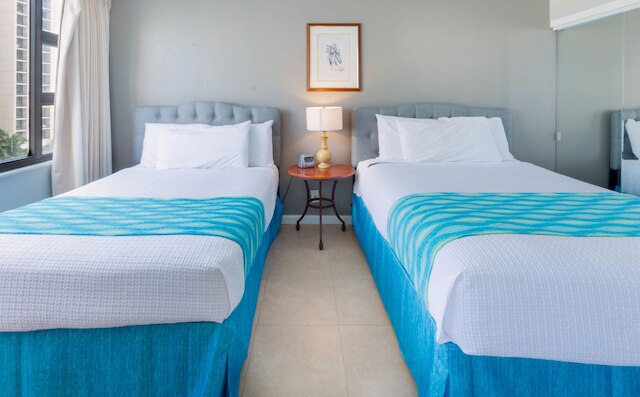 ワイキキ バンヤン - プール ビュー タワー 1 スイート 911