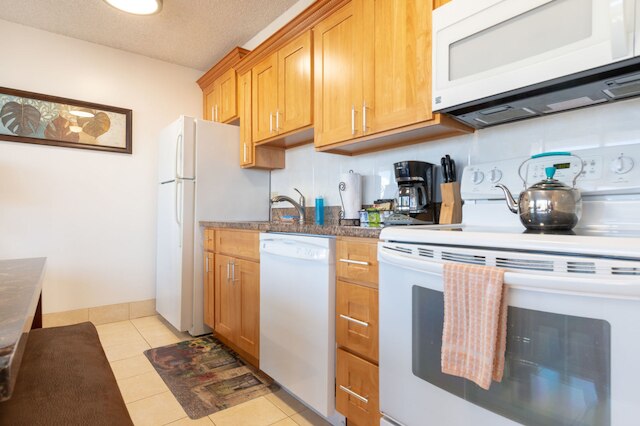 ワイキキ バンヤン - プール ビュー タワー 1 スイート 1501