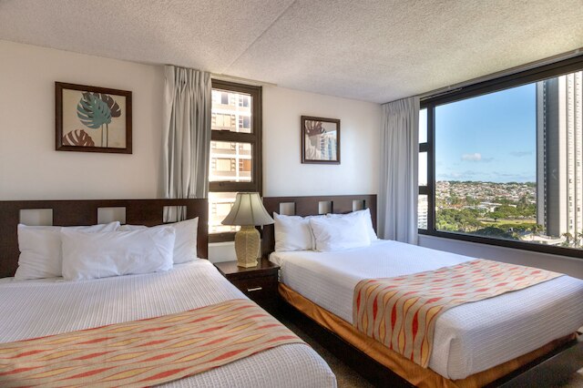 ワイキキ バンヤン - プール ビュー タワー 1 スイート 1501