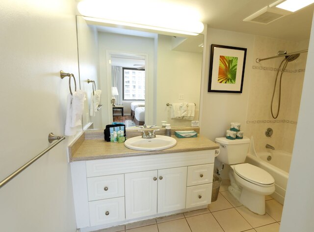 ワイキキ バンヤン - マウンテン ビュー タワー 2 スイート 1205