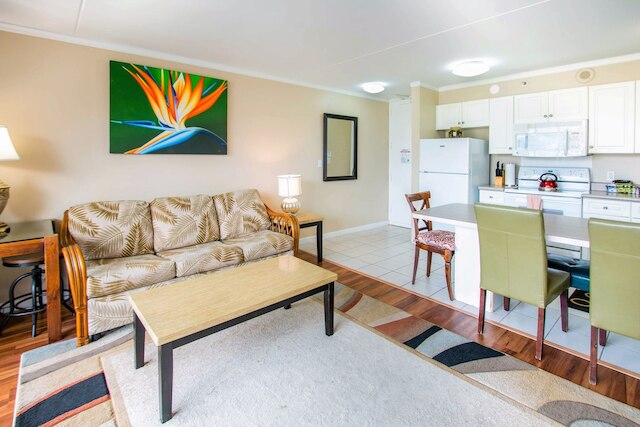 ワイキキ バンヤン - マウンテン ビュー タワー 2 スイート 1205