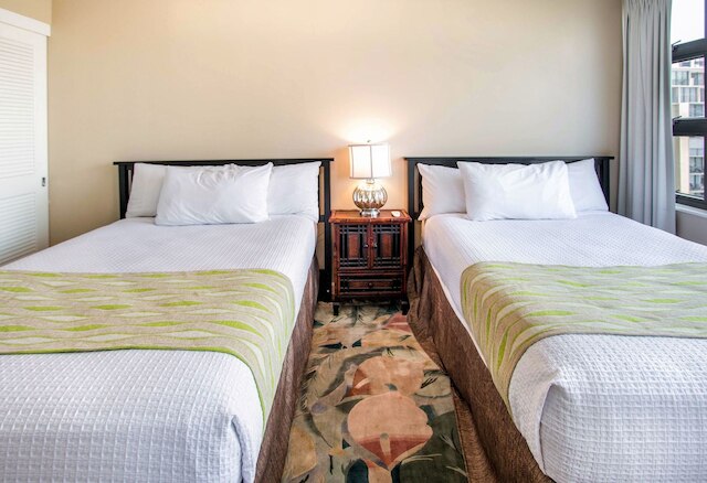 ワイキキ バンヤン - マウンテン ビュー タワー 2 スイート 1205