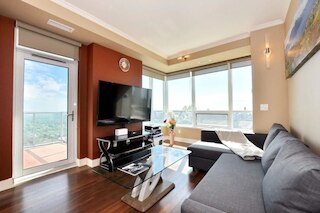 コンドズ ウィズ パーキング & ゴージャス ビュー