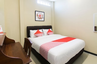 スーパー OYO 890 デウィ フォーチュナ ゲストハウス