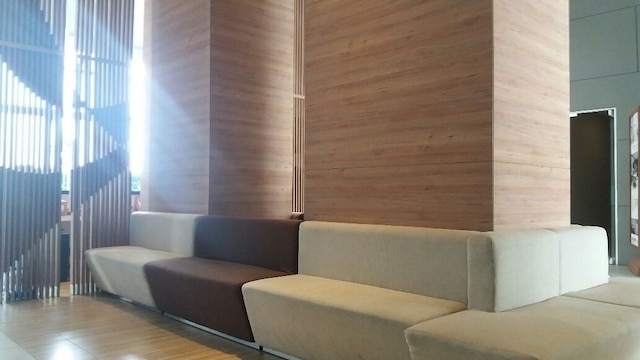 タマンサリ マホガニー アパートメント