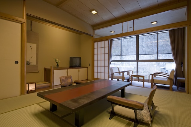 西山温泉 慶雲館