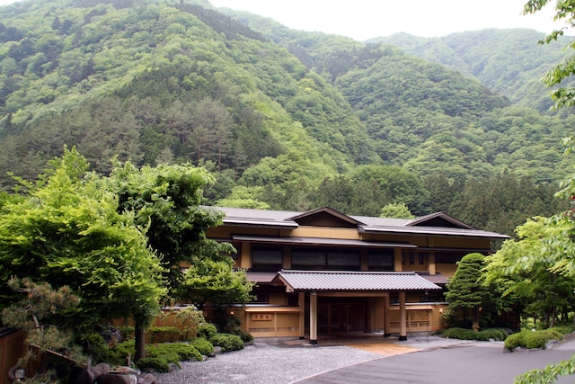 西山温泉 慶雲館