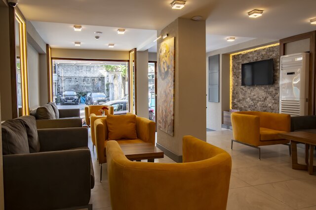 アヴラシャ ポート ホテル