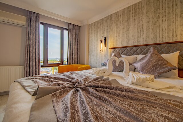 アヴラシャ ポート ホテル