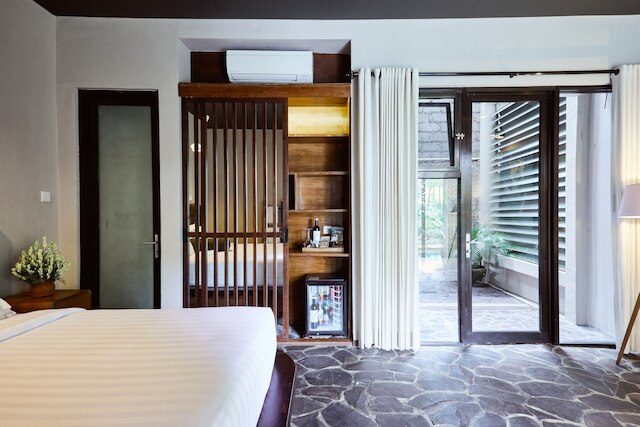 アウトポストペネスタナン