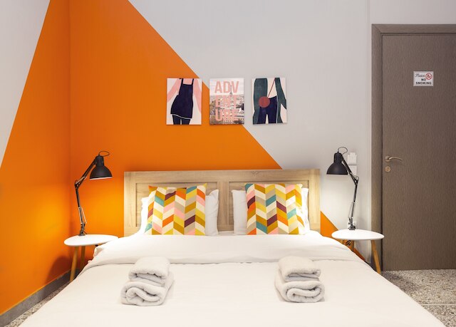 モナスティラキ プレース