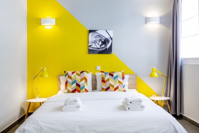 モナスティラキ プレース