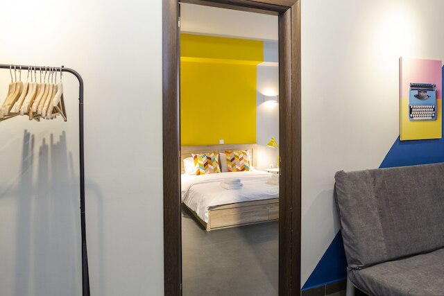 モナスティラキ プレース