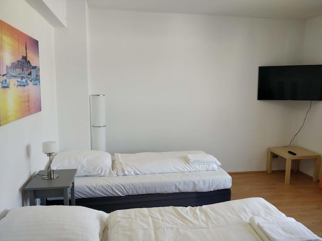 アパートハウス グラフ - アドルフ