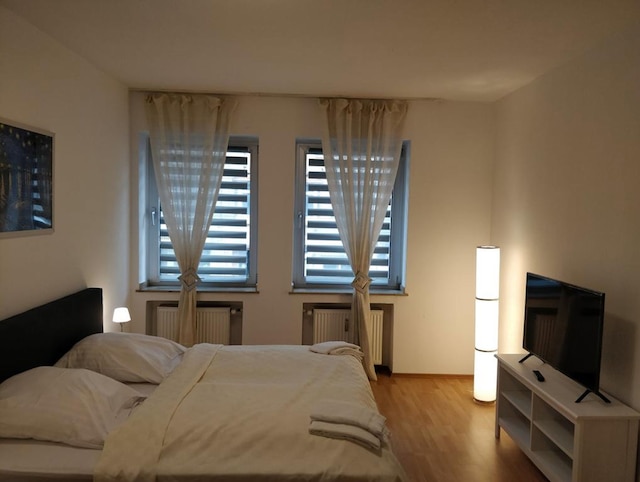 アパートハウス グラフ - アドルフ