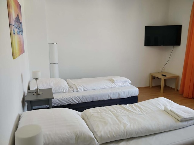 アパートハウス グラフ - アドルフ