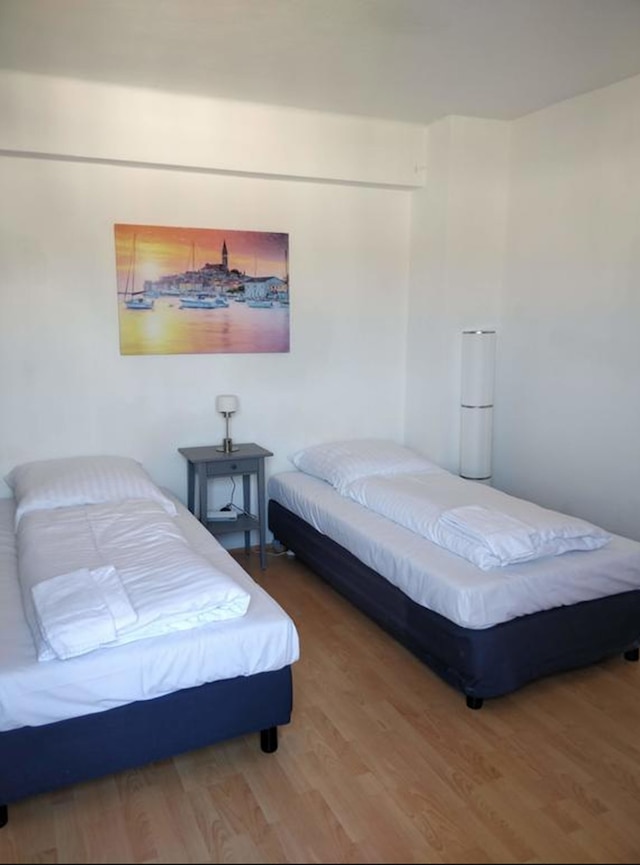 アパートハウス グラフ - アドルフ