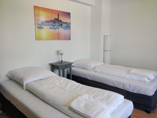 アパートハウス グラフ - アドルフ