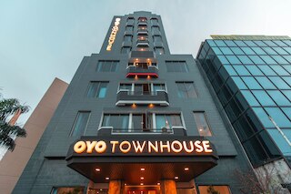スーパー OYO タウンハウス 1 ホテル サレンバ