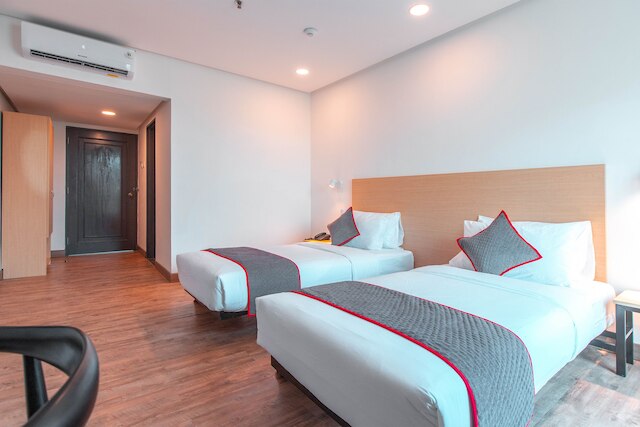 スーパー OYO タウンハウス 1 ホテル サレンバ