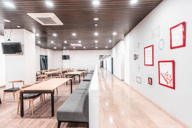 スーパー OYO タウンハウス 1 ホテル サレンバ