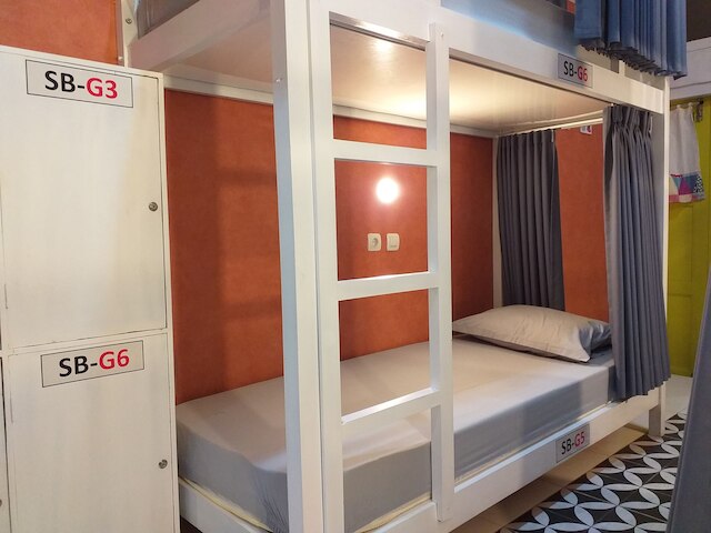 ホーム アディクツ ホステル