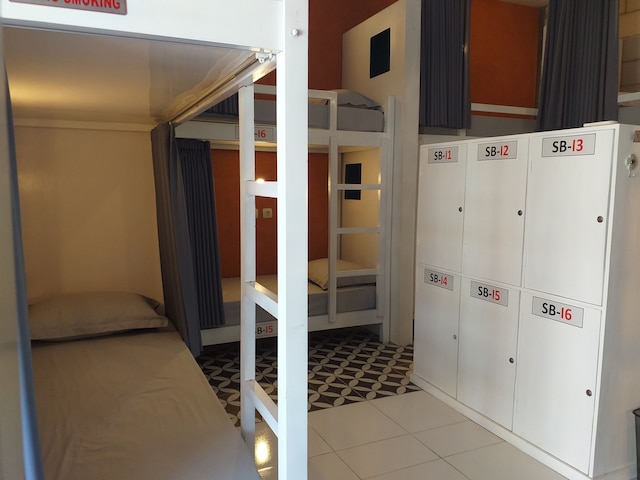 ホーム アディクツ ホステル