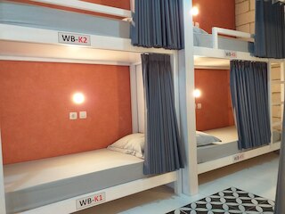 ホーム アディクツ ホステル