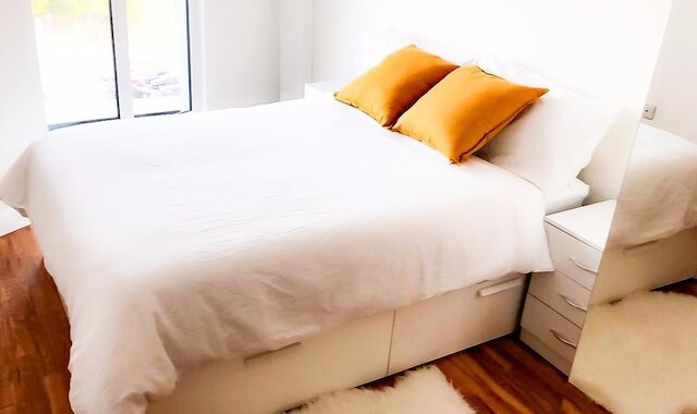 明るいベッドルーム 2 室、アパートメンツ、キーズ