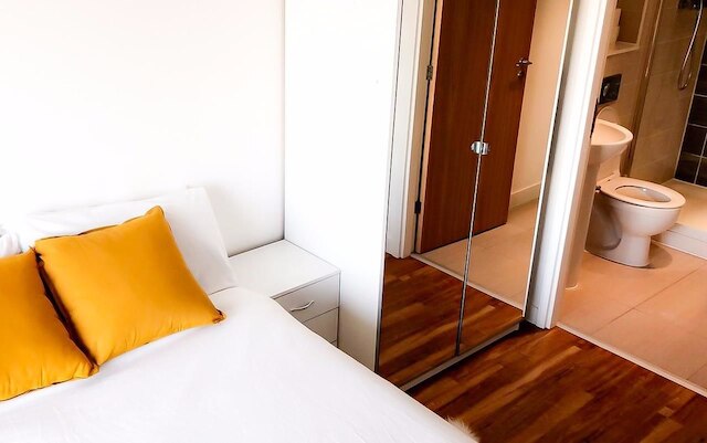 明るいベッドルーム 2 室、アパートメンツ、キーズ